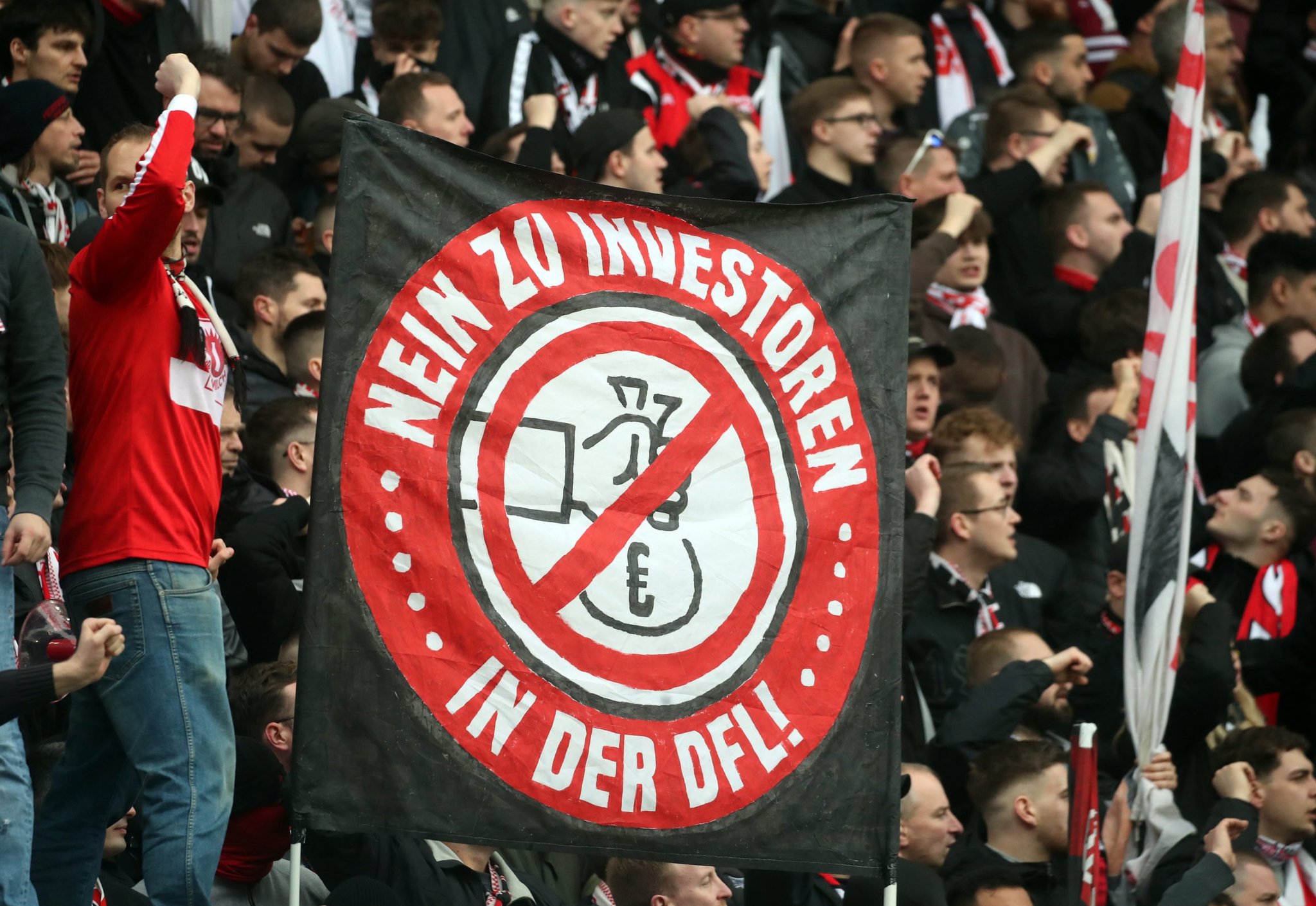 اعتراض هواداران در آلمان