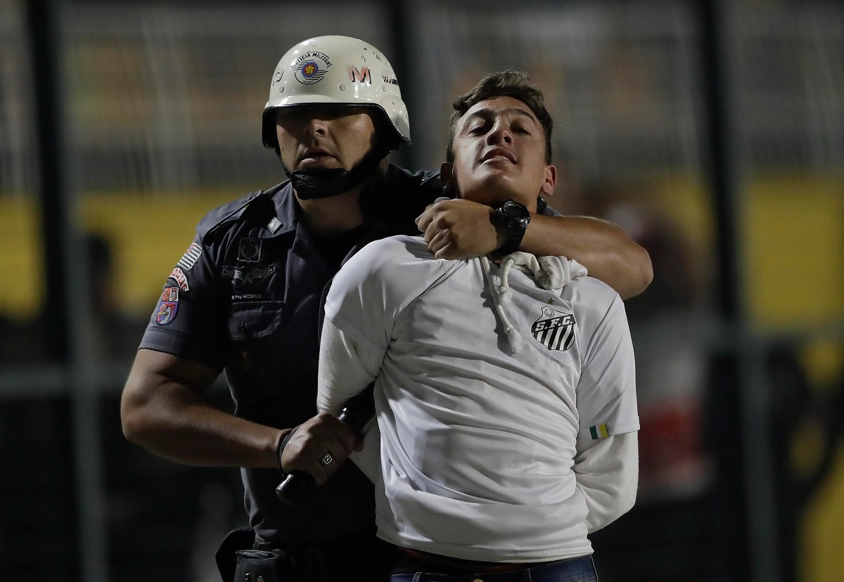 درگیری هوادار سانتوس با پلیس