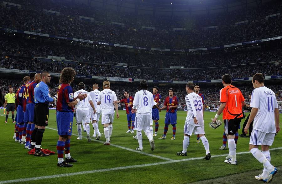 تونل افتخار بازیکنان بارسلونا برای رئال مادرید به مناسبت قهرمانی لالیا