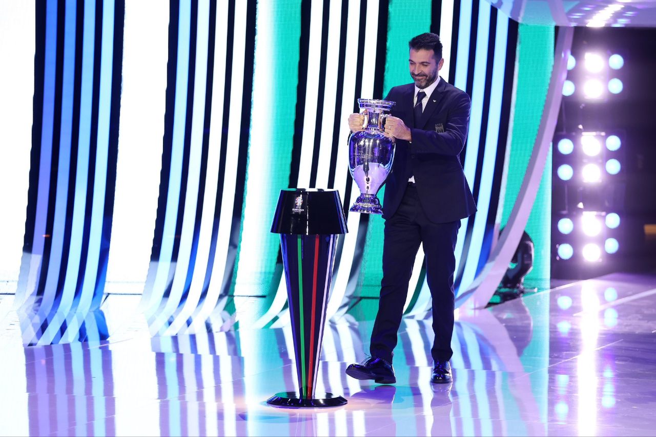 جانلوییجی بوفون و رونمایی از جام قهرمانی یورو 2024